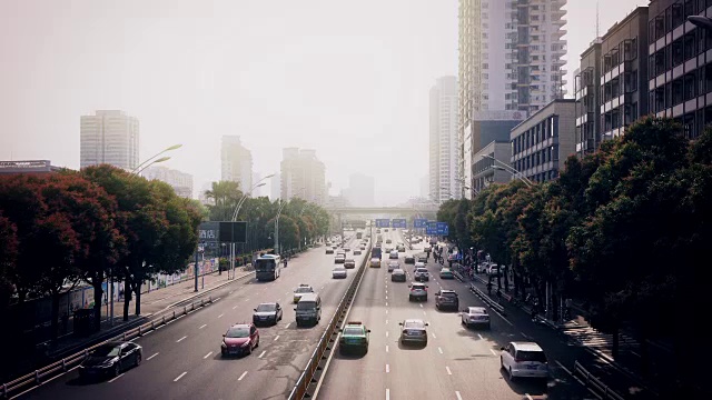 繁忙的交通视频素材画面4
