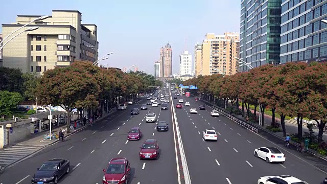繁忙的交通视频素材画面1