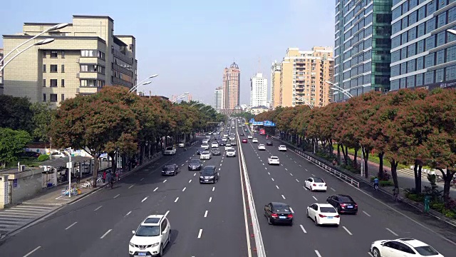 繁忙的交通视频素材画面2