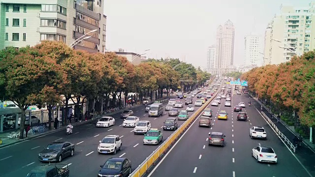 繁忙的交通视频素材画面3