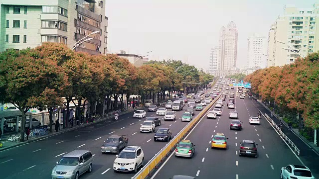 繁忙的交通视频素材画面4