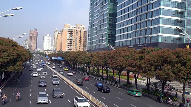 繁忙的交通视频素材画面2