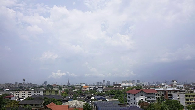 4K:暴雨和乌云的时间间隔。视频素材画面2