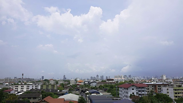 4K:暴雨和乌云的时间间隔。视频素材画面3