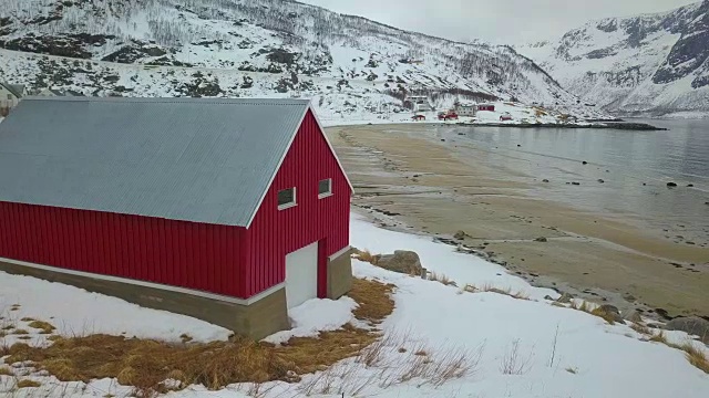 挪威北部的Grøtfjord群岛和岩层湾视频素材