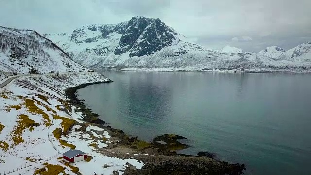 挪威群岛和挪威北部的岩层海湾视频素材