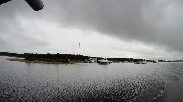 客轮pov从Valaam岛在恶劣的天气，卡累利阿，俄罗斯北部视频素材