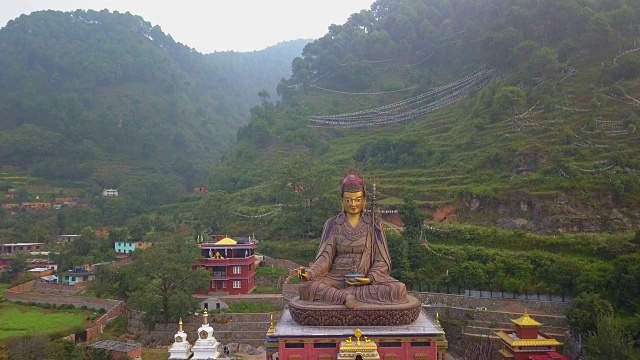 2017年10月16日，尼泊尔加德满都谷地，莲花生大士的佛像寺视频素材