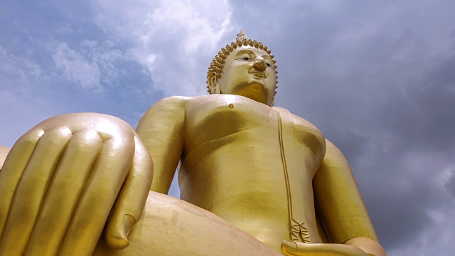 4k时间间隔，最大的佛像(腿宽63米，高95米)在泰国的Wat Muang, Ang Thong。视频素材画面4
