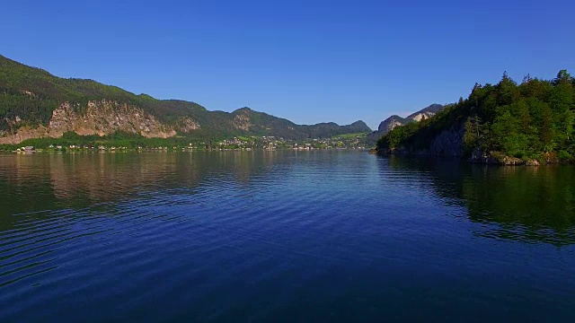 初夏一个阳光明媚的早晨，沃尔夫冈湖视频素材