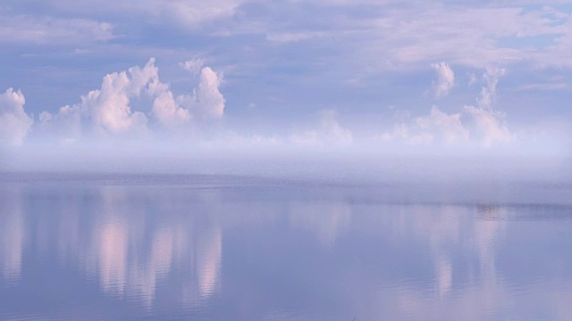 湖水和天空的时间流逝视频素材