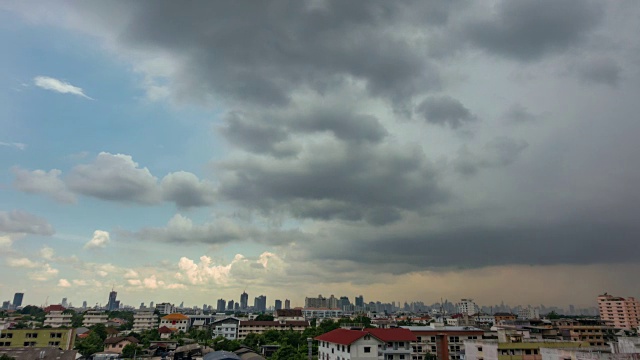 美丽的暴风雨和乌云视频素材画面4