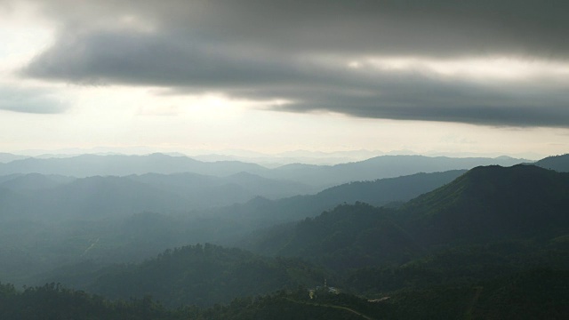 热带山脉多云的天空风景视频素材