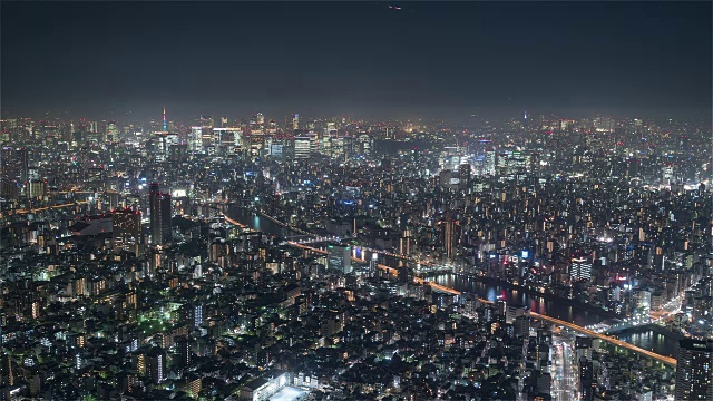 东京，日本，时间推移-涉谷夜从天空树塔中拍摄视频素材画面3