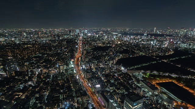 东京，日本，时间推移-涉谷夜从森博物馆广角视频素材画面2
