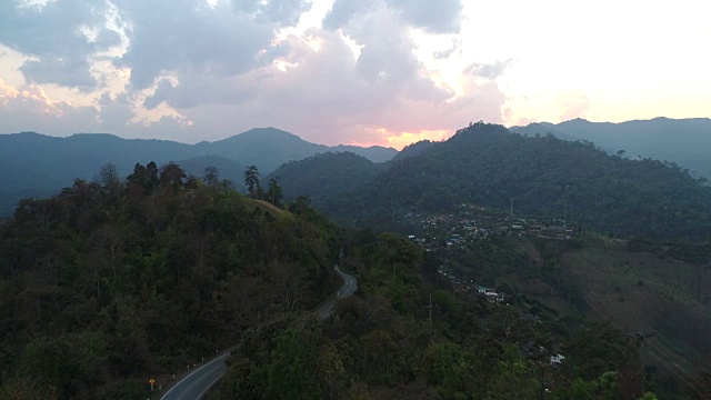 空中飞过美丽的山路视频素材