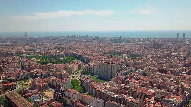 夏天的一天，巴塞罗那城市景观航拍全景西班牙视频素材