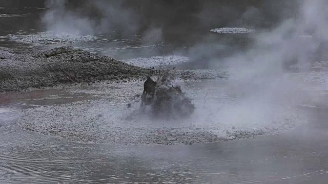 沸腾的泥浆池近距离在新西兰罗托鲁阿视频素材