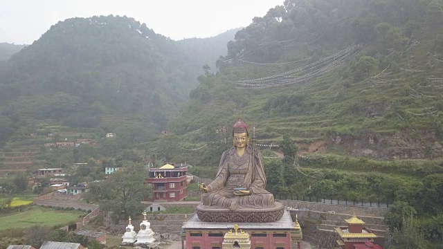 2017年10月16日，尼泊尔加德满都谷地，莲花生大士的佛像寺视频素材