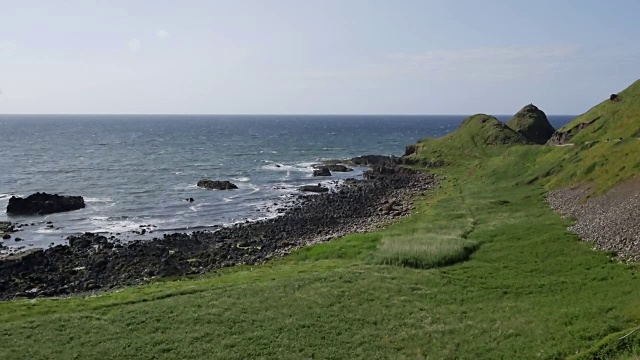 北爱尔兰卵石滩堤道海岸视频素材