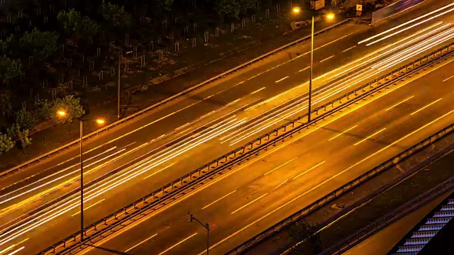 全景延时拍摄的夜间道路交通视频素材