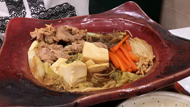 韩国菜，面条套餐视频素材画面1