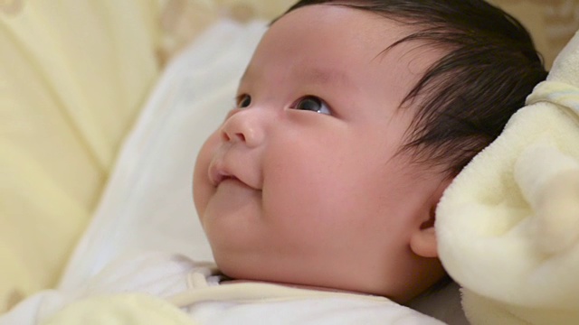 6个月男婴视频素材画面3