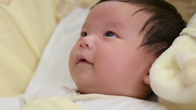 6个月男婴视频素材画面4