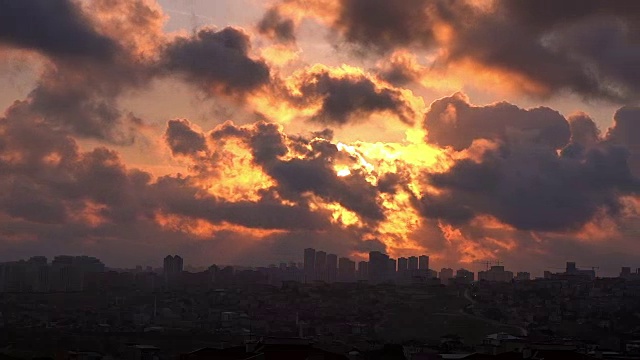 时间流逝日落在多云的天空上方的城市，土耳其视频素材