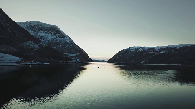 无人机拍摄:挪威的大海和峡湾视频素材