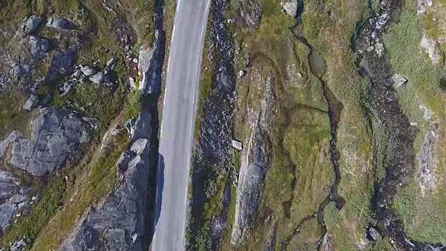 山顶和通往达尔斯尼巴的道路，春天的风景，挪威视频素材