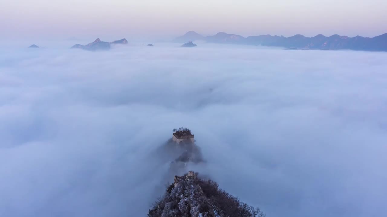 雪后箭扣长城云海翻腾，如人间仙境视频素材